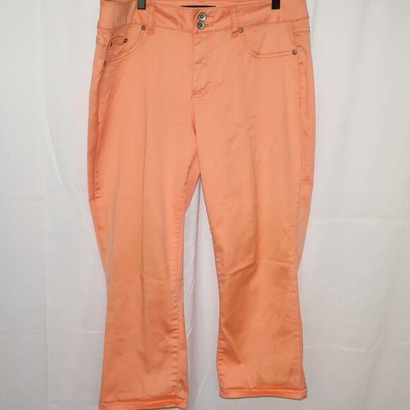 Cato Mango Contemporary Capris Pants Size 16 Front Back Pockets Inseam 23" - Picture 2 of 9